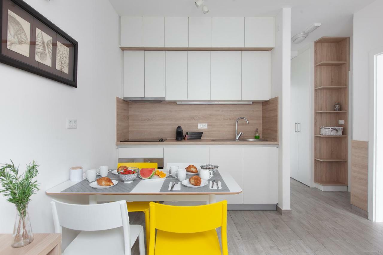 Apartments Coast 27 Подгора Екстериор снимка